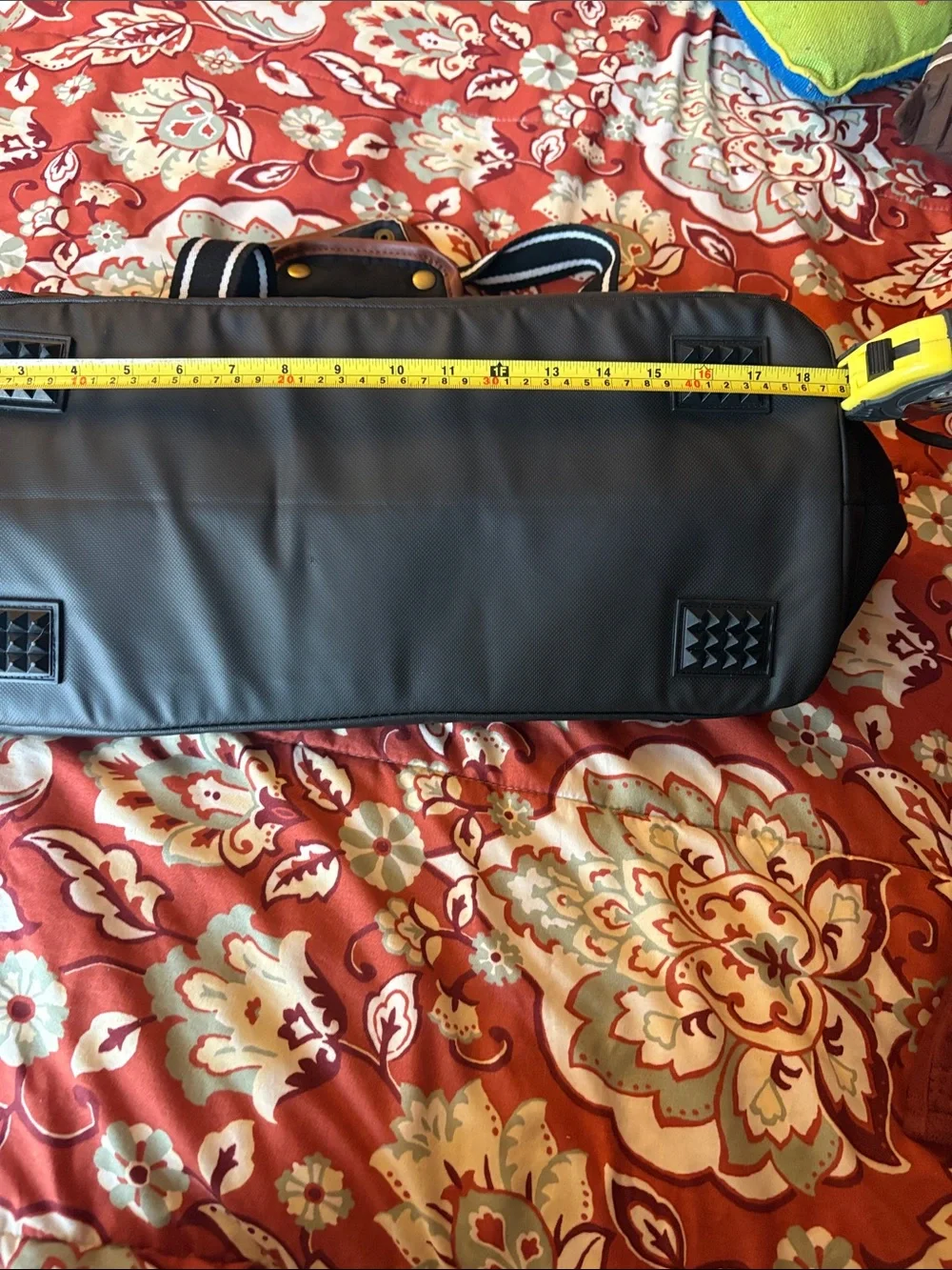 Vibrant life pet tote carrier for small dogs y cats for pets color black